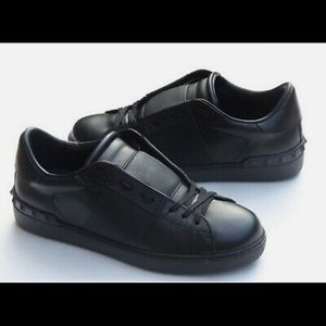 Valentino Rockstud mens sneaker size 42. Worn once, perfect condition.